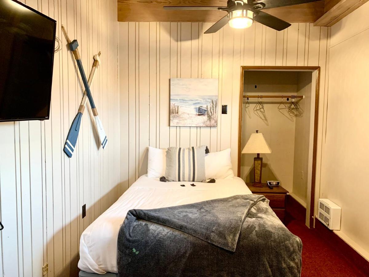 Breakers Boutique Inn ウェストポート エクステリア 写真