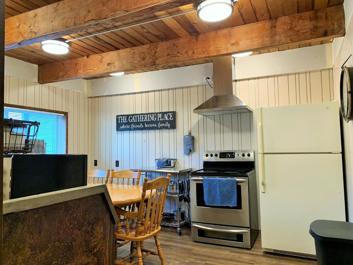 Breakers Boutique Inn ウェストポート エクステリア 写真