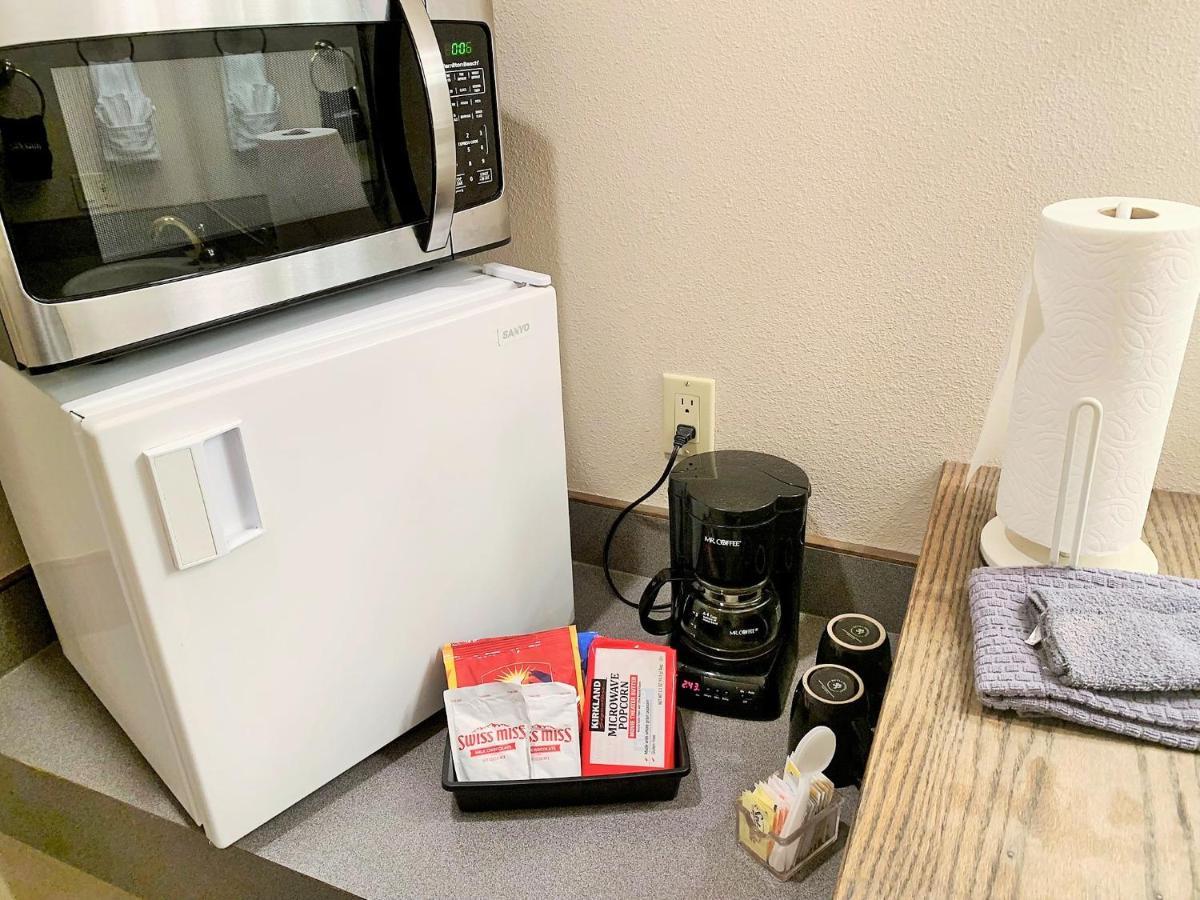 Breakers Boutique Inn ウェストポート エクステリア 写真