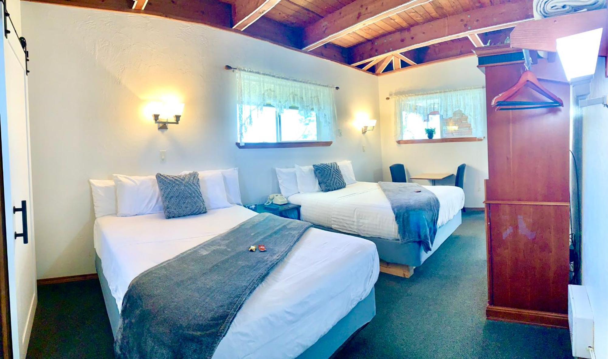 Breakers Boutique Inn ウェストポート エクステリア 写真
